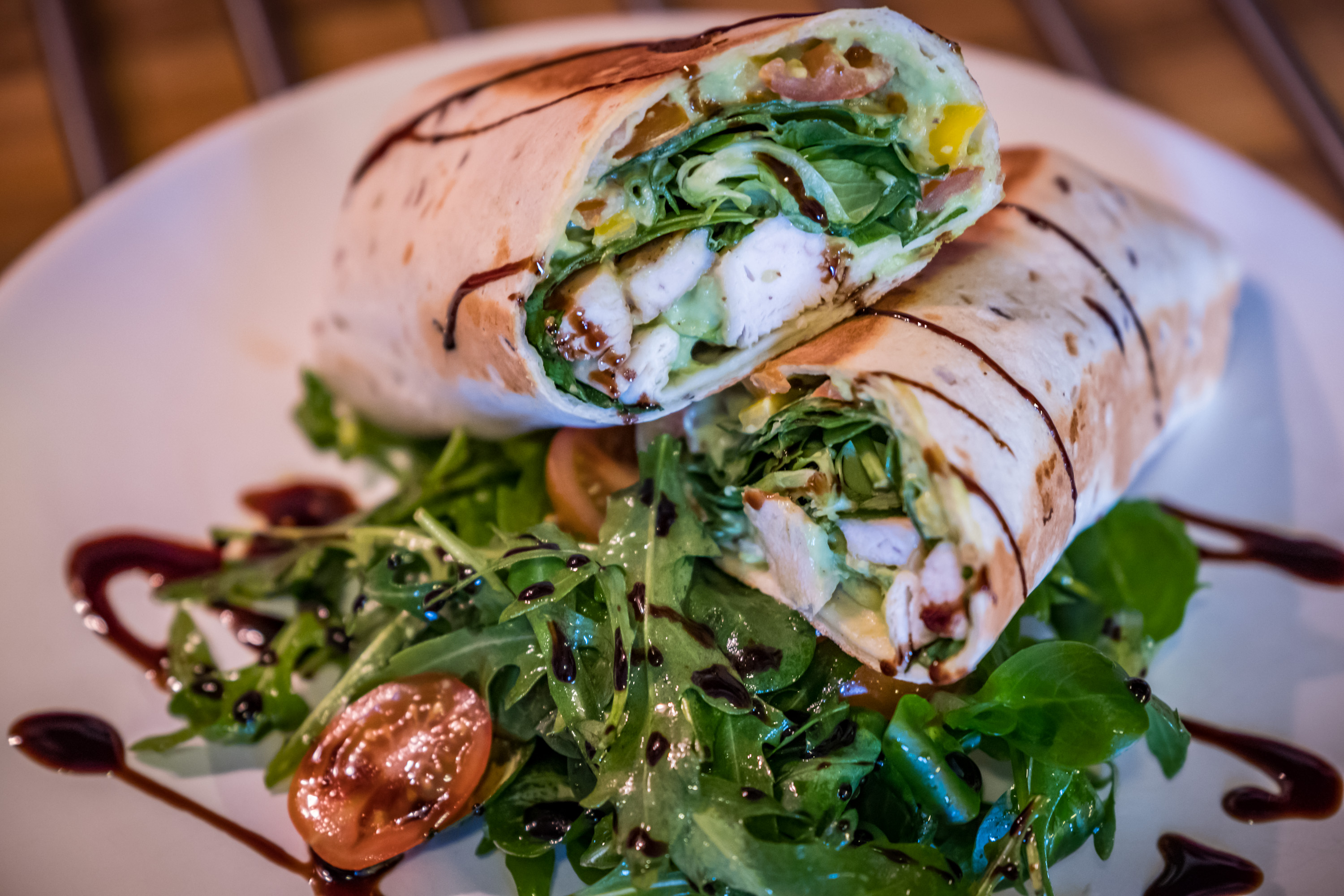 Kuřecí caesar wrap s avokádem