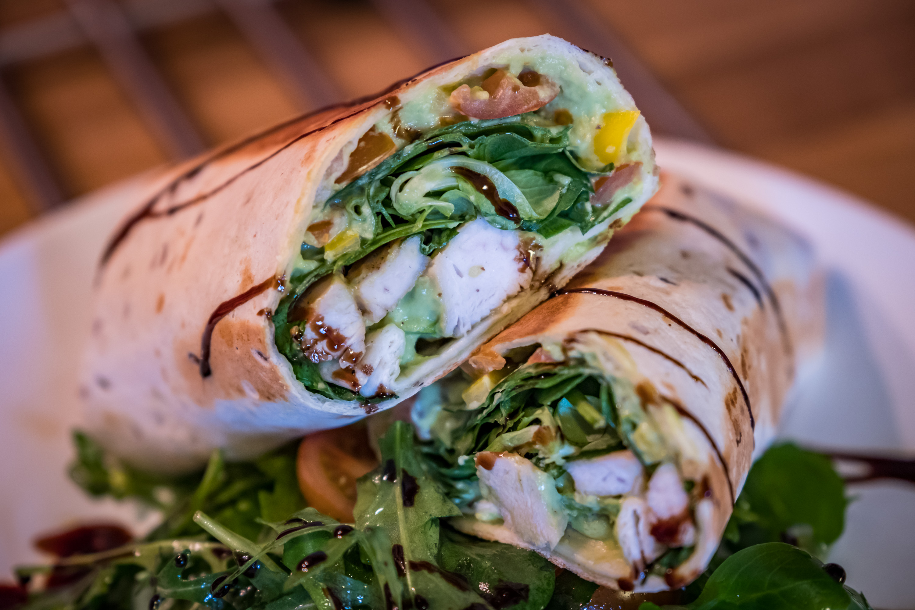 Kuřecí caesar wrap s avokádem