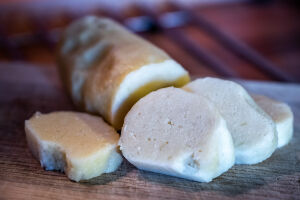 Bramborový knedlík s krupičkou