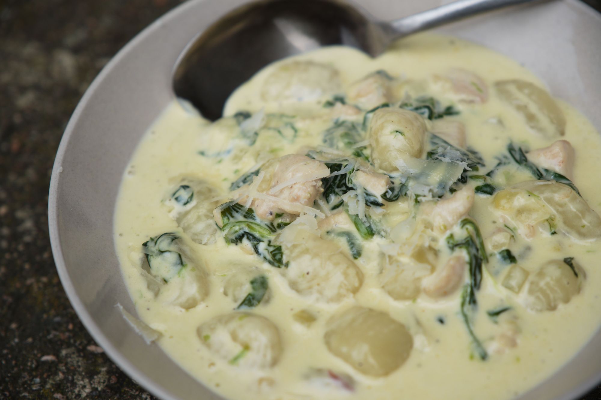Gnocchi se špenátem a kuřecím masem
