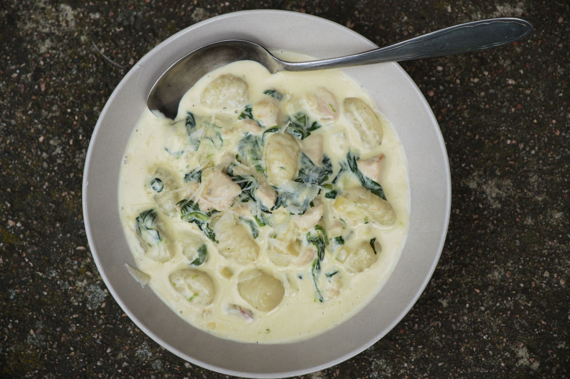 Gnocchi se špenátem a kuřecím masem