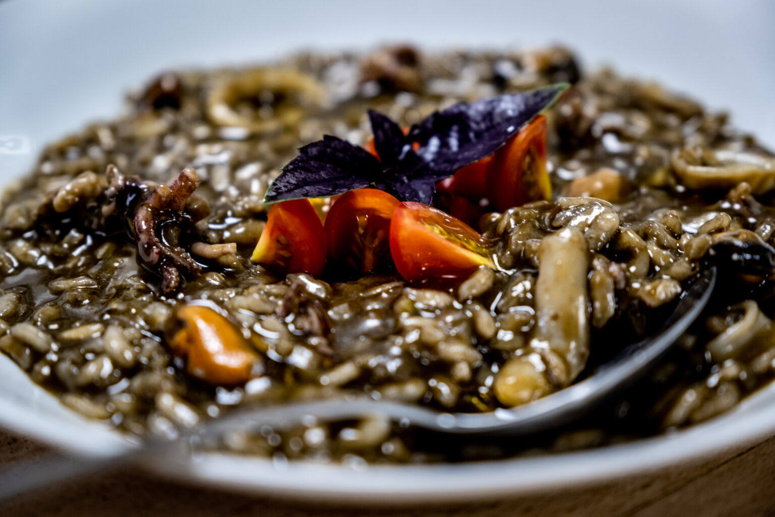 Černé rizoto známé spíš jako Risotto Nero Letem gastro světem