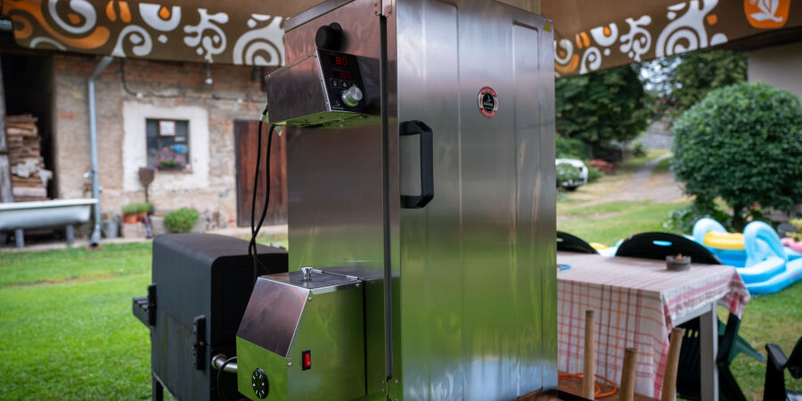 Elektrická, poloautomatická, elektrická, nerezová udírna značky Borniak