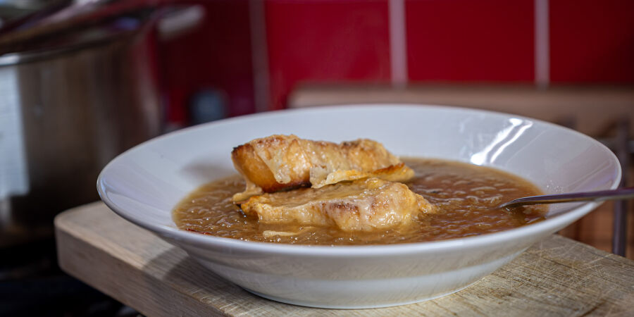 Francouzská cibulová polévka