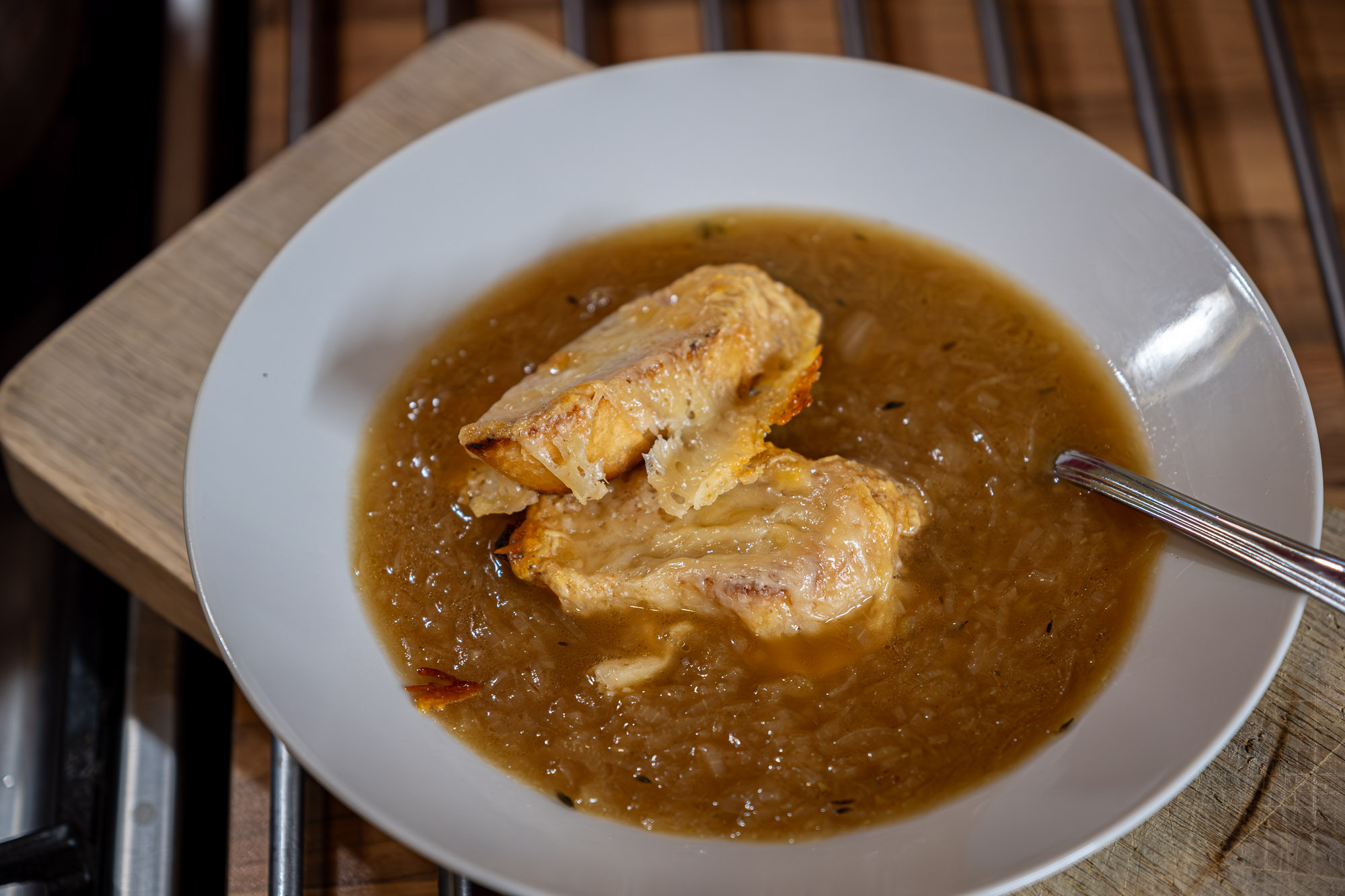 Francouzská cibulová polévka